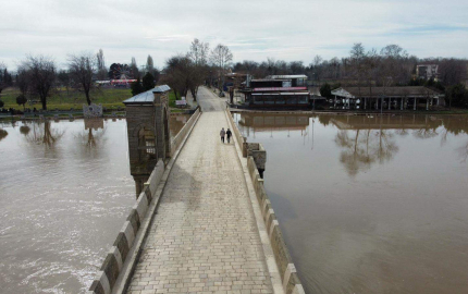 Edirne'de nehirlerin debileri düşüşe geçti, köprüler yaya trafiğine açıldı