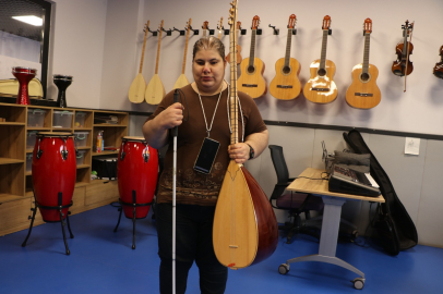 Görme engelli Arzu, beyaz bastonu ile 4 üniversite bitirdi/Ek fotoğraflar