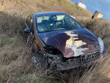 Yoldan çıkan otomobil tarlaya savruldu: 3 yaralı