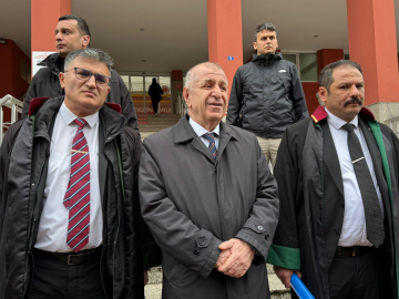 Ümit Özdağ, 'Tehdit' suçlamasıyla yargılandığı davada hakim karşısına çıktı