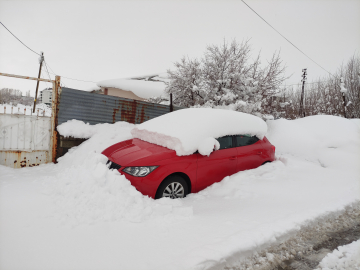 Kar nedeniyle eğitime ara verildi; 34 köy yolu ulaşıma kapandı