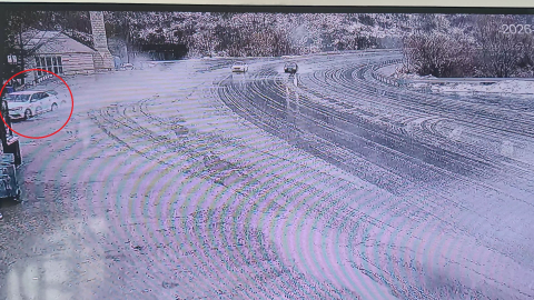 Otomobilin lokantaya girdiği kaza kamerada