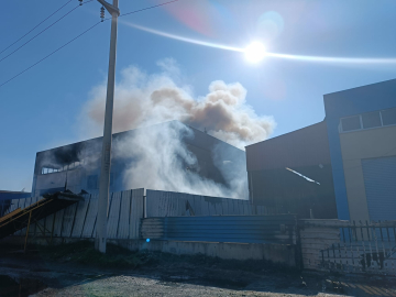 İzmir'de geri dönüşüm fabrikasında yangın