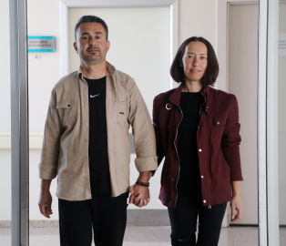 Eşinin 14 Şubat'ta bağışladığı böbrekle yeni hayatına başladı