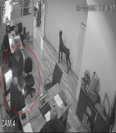 Şaka yapmak isterken arkadaşının kolonyalı ellerini yaktı: O anlar kamerada