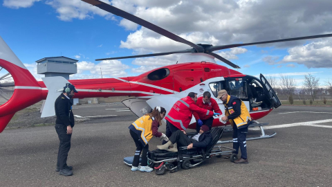 Bingöl’de ambulans helikopter, diyaliz hastası için havalandı