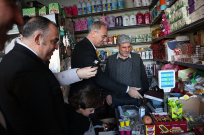 Belediye başkanı, veresiye defterini tartıp 50 bin TL'ye satın aldı