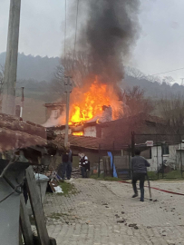 Evlerinde yangın çıkan çift öldü