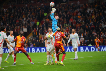 Galatasaray, Alanyaspor’u geçerek ligdeki iç saha yenilmezliğini 31 maça taşıdı