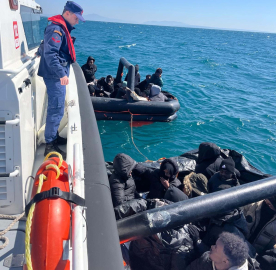 Yunan unsurları tarafından geri itilen 31 kaçak göçmen kurtarıldı