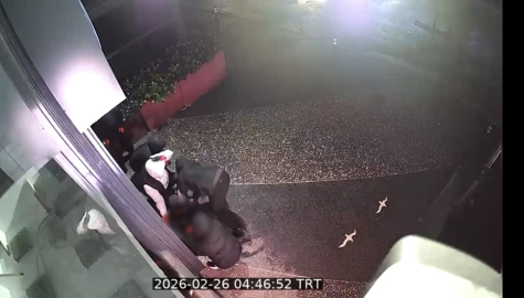 İstanbul - Göktürk’te 2 dakikada 18 milyon liralık soygun kamerada: Güvenlik görevlisi engel olmaya çalıştı