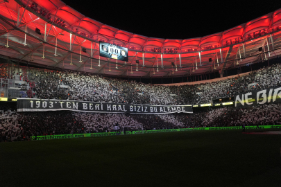 Beşiktaş-Galatasaray derbisinde taraftarlardan özel koreografi