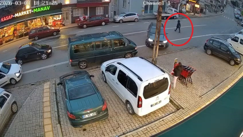 Otomobilin çarptığı yaya ağır yaralandı; o anlar kamerada