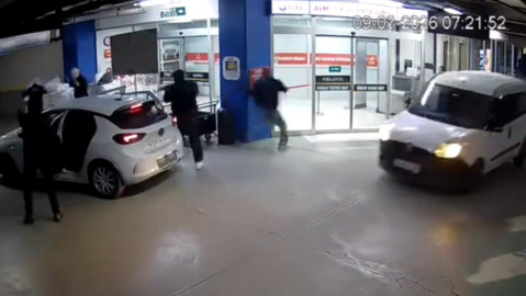 İstanbul - Kuyumcukent'te uzun namlulu silahlarla 20 milyon liralık soygun kamerada-1