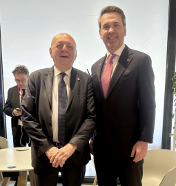 Bakan Bayraktar, İtalya Çevre ve Enerji Güvenliği Bakanı Fratin ile bir araya geldi