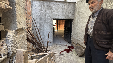 Babasının çatıdan attığı inşaat demiri başına isabet etti