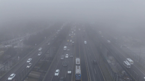 İstanbul - Haliç'te etkili olan sis havadan görüntülendi