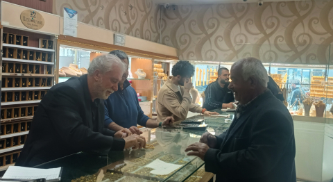 Kuyumcu, müşterisini dolandırılmaktan kurtardı