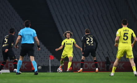 Namağlup serisi sona eren Fenerbahçe, şampiyonluk yarışında yara aldı