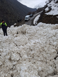 Çatak’ta çığ düştü; 1 mahalle ve 8 mezra ulaşıma kapandı