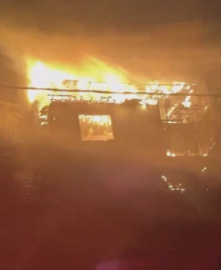 İstanbul - Sarıyer'de 2 gecekondu alev alev yandı; 4 yaralı