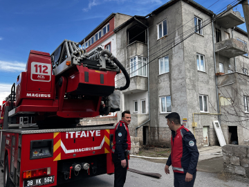 Kayseri’de binada çıkan yangında 2 kişi dumandan etkilendi