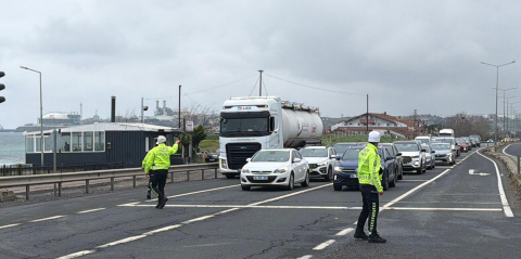 Tekirdağ-İstanbul kara yolunda araç yoğunluğu; ağır vasıtalara kısıtlama / Ek fotoğraflar