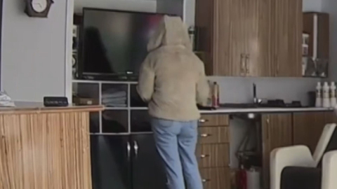 İstanbul - Zeytinburnu'nda kuaförden eşya çalan şüpheli kamerada