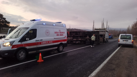 Kütahya'da kamyonet devrildi: 2 yaralı