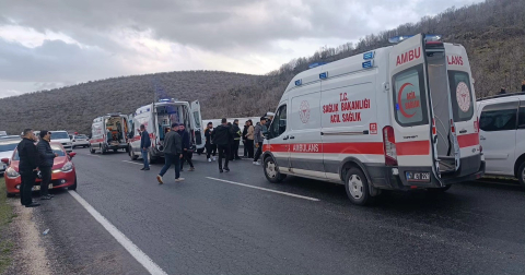Mardin’de yolcu midibüsü devrildi: 13 yaralı