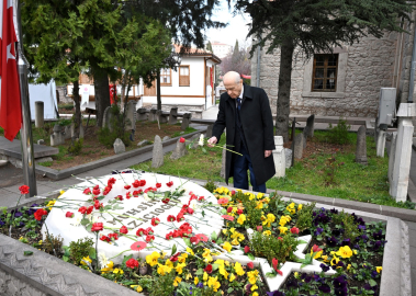 Bahçeli, Muhsin Yazıcıoğlu'nun kabrini ziyaret etti