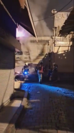 İstanbul - Beyoğlu'nda tek katlı iş yeri alev alev yandı