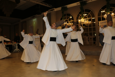 Down sendromlu çocukların semazen ve zeybek gösterisi beğeni topladı