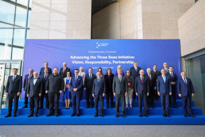 TBMM Başkanı Kurtulmuş, Üç Deniz Girişimi Parlamenter Zirvesi’nde aile fotoğrafına katıldı