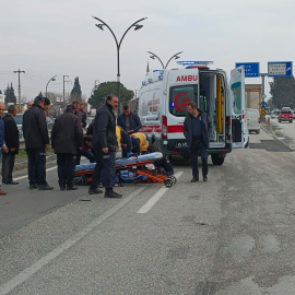 Minibüsün çarptığı yaya yaralandı; kaza anı kamerada