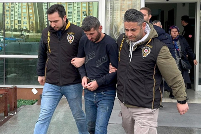 Eşini 5 bıçak darbesiyle ağır yaralayıp, yanındaki erkeği öldüren sanığa 'tahrik' indirimiyle 16 yıl hapis