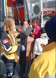 Hafriyat kamyonunun çarptığı otomobildeki 6'sı çocuk, 9 kişi yaralandı