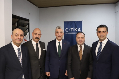 Bakan Bolat, Kamerun'da ‘Sokak Çocuklarına Serigrafi Baskı Atölyesi Projesi’ni ziyaret etti