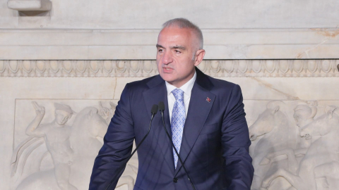 İstanbul - Bakan Ersoy: Yapay zeka destekli 'TraceArt' sistemiyle kültür varlıklarını küresel ölçekte izliyoruz / Geniş haber