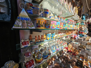 'Müstehcen heykelcik’ şikayeti ile tarihi semtte 2 yıldır uygulanmayan karar hayata geçti