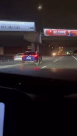 İstanbul- Pendik Tem Otoyolu'nda trafiği tehlikeye atan otomobil sürücüsü kamerada