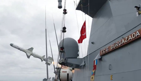 ATMACA gemisavar füzesi, hedefi tam isabetle vurdu