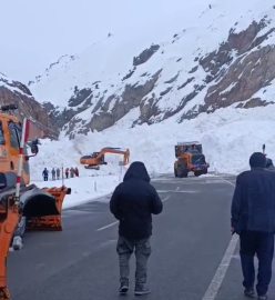 Van-Hakkari kara yoluna çığ düştü, araçlar mahsur kaldı / Ek fotoğraflar