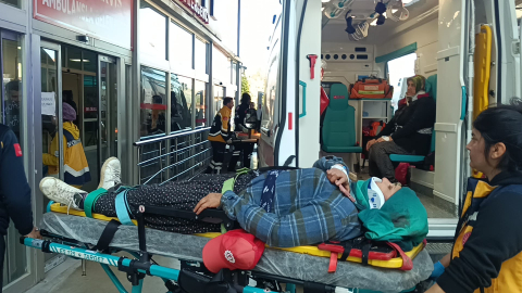 Adana'da tarım işçilerini taşıyan minibüs devrildi; 17 yaralı