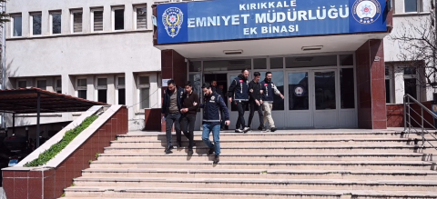 Babalarını bıçak ve nacak ile öldüren 2 kardeş, adliyeye sevk edildi