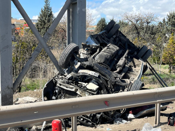 Ankara'da özel halk minibüsü, üst geçidin ayağına çarptı: 5 ölü, 14 yaralı (2)