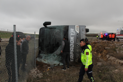 Aksaray'da tur otobüsü devrildi: 20 yaralı / Ek fotoğraflar