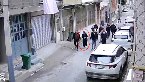 Öldürdüğü eşinin ceset parçalarını attığı çöp kutularını gösterdi; keşif görüntüleri kamerada