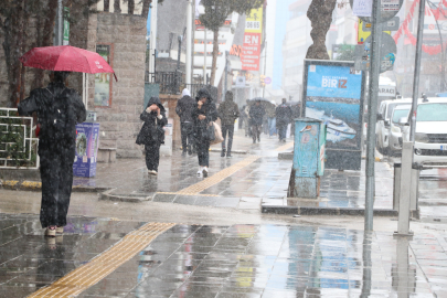 Van'da nisan karı; 11 yerleşim yeri ulaşıma kapandı