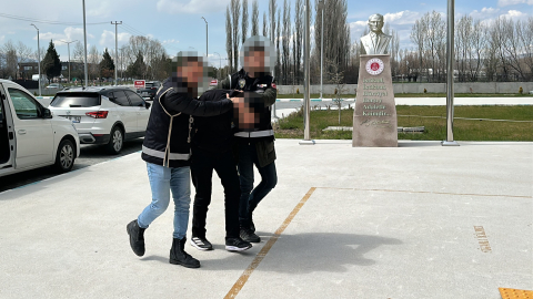 Daltonlar suç örgütü ile bağlantılı 2 şüphelinin aracında el bombası ele geçirildi